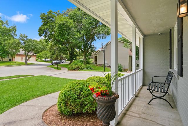 2016 WOODHOLLOW DR, Columbia, MO 65203