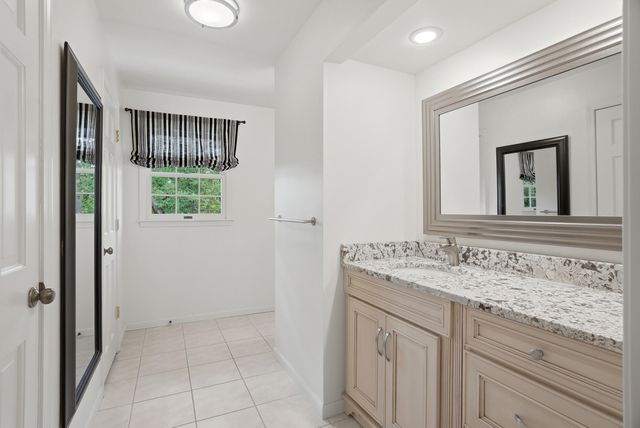 2016 WOODHOLLOW DR, Columbia, MO 65203