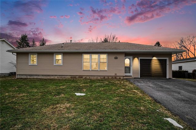 32 Tandoi Drive, Gates, NY 14624