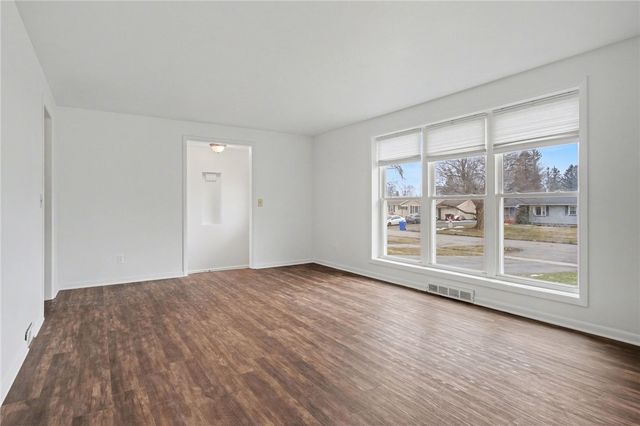 32 Tandoi Drive, Gates, NY 14624