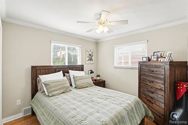 22406 Barton Street, Saint Clair Shores, MI 48081