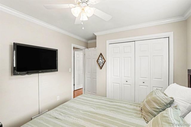 22406 Barton Street, Saint Clair Shores, MI 48081