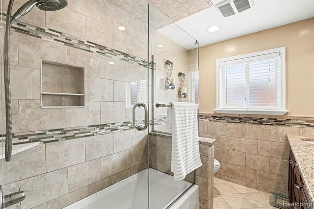 22406 Barton Street, Saint Clair Shores, MI 48081