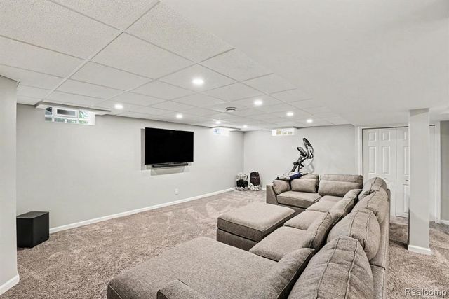 22406 Barton Street, Saint Clair Shores, MI 48081