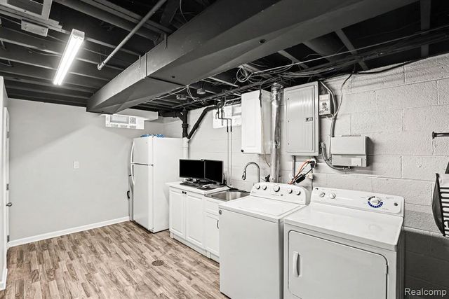22406 Barton Street, Saint Clair Shores, MI 48081
