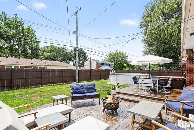 22406 Barton Street, Saint Clair Shores, MI 48081