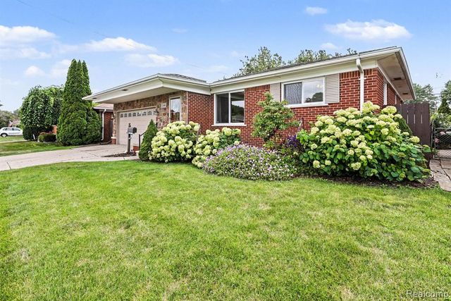 22406 Barton Street, Saint Clair Shores, MI 48081