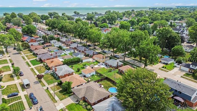 22406 Barton Street, Saint Clair Shores, MI 48081