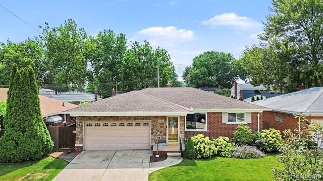 22406 Barton Street, Saint Clair Shores, MI 48081