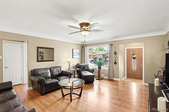 22406 Barton Street, Saint Clair Shores, MI 48081