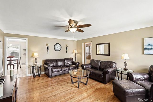 22406 Barton Street, Saint Clair Shores, MI 48081