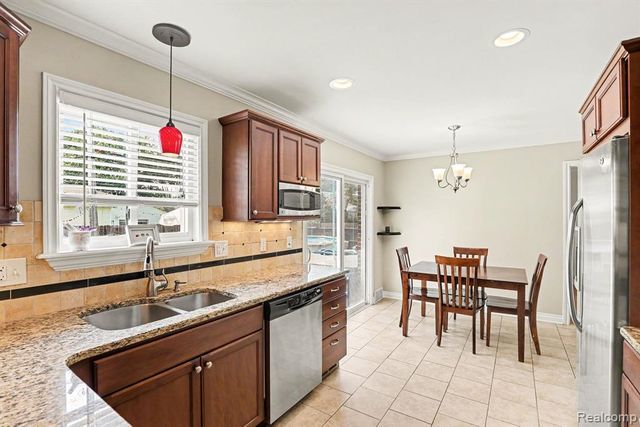 22406 Barton Street, Saint Clair Shores, MI 48081