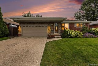 22406 Barton Street, Saint Clair Shores, MI 48081