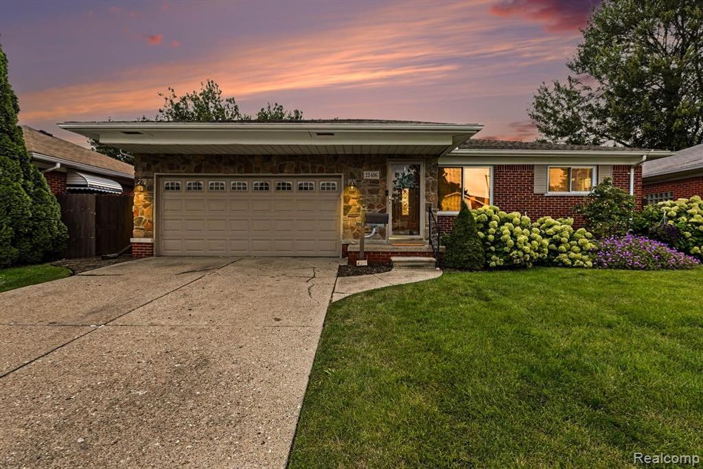 22406 Barton Street, Saint Clair Shores, MI 48081