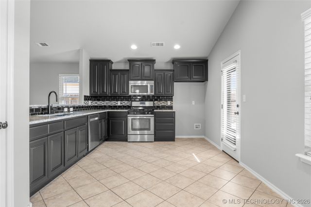 12004 E 110th Place North, Owasso, OK 74055