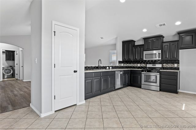 12004 E 110th Place North, Owasso, OK 74055