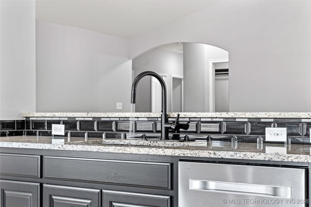 12004 E 110th Place North, Owasso, OK 74055