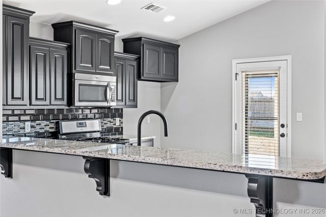 12004 E 110th Place North, Owasso, OK 74055