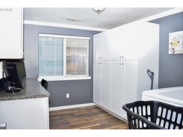 1723 WESTWOOD Dr, Medford, OR 97501