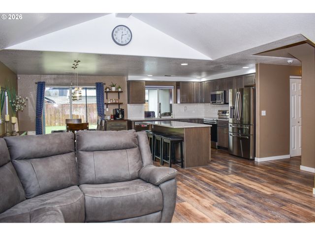 1723 WESTWOOD Dr, Medford, OR 97501