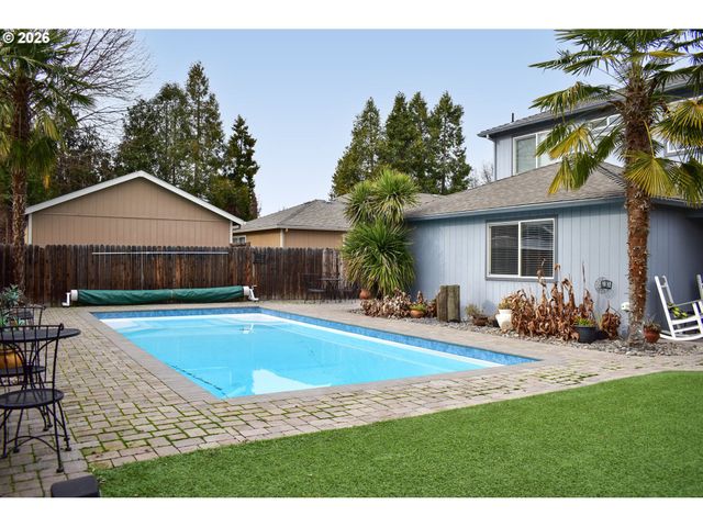 1723 WESTWOOD Dr, Medford, OR 97501