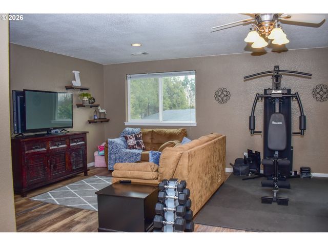 1723 WESTWOOD Dr, Medford, OR 97501