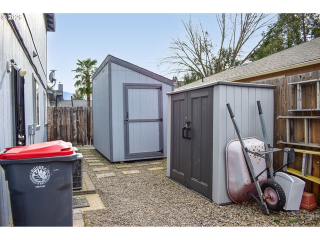 1723 WESTWOOD Dr, Medford, OR 97501