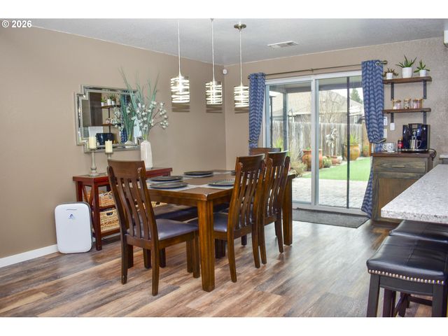 1723 WESTWOOD Dr, Medford, OR 97501