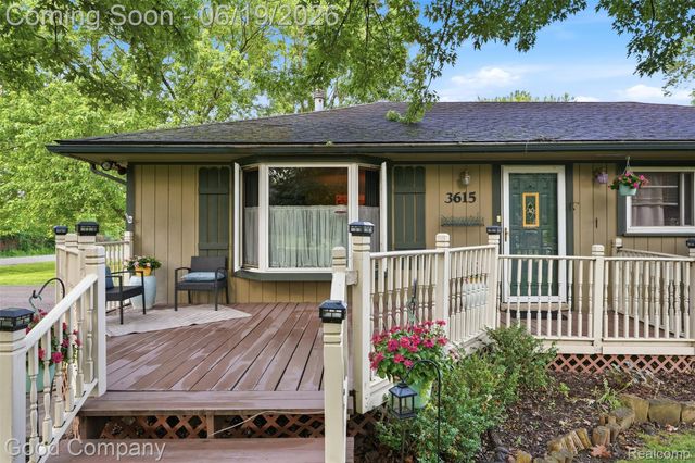 3615 Hazelton Avenue, Rochester Hills, MI 48307