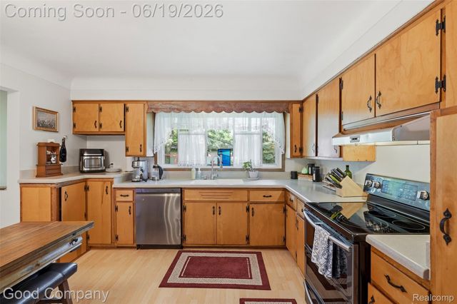 3615 Hazelton Avenue, Rochester Hills, MI 48307