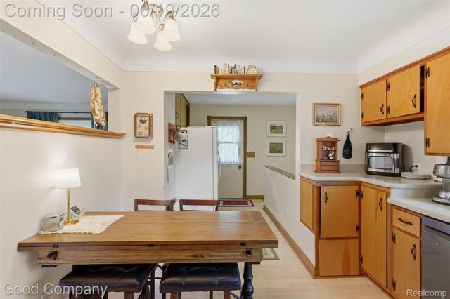 3615 Hazelton Avenue, Rochester Hills, MI 48307