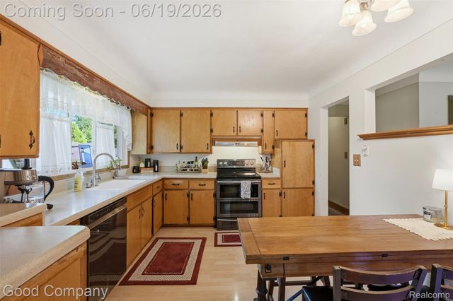 3615 Hazelton Avenue, Rochester Hills, MI 48307