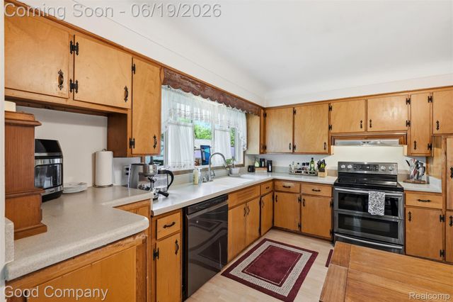 3615 Hazelton Avenue, Rochester Hills, MI 48307