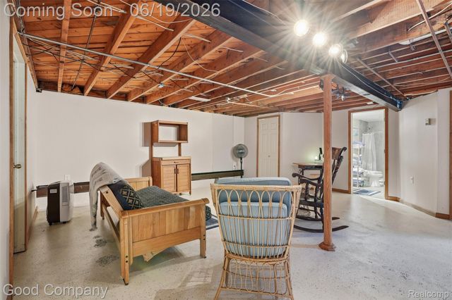 3615 Hazelton Avenue, Rochester Hills, MI 48307