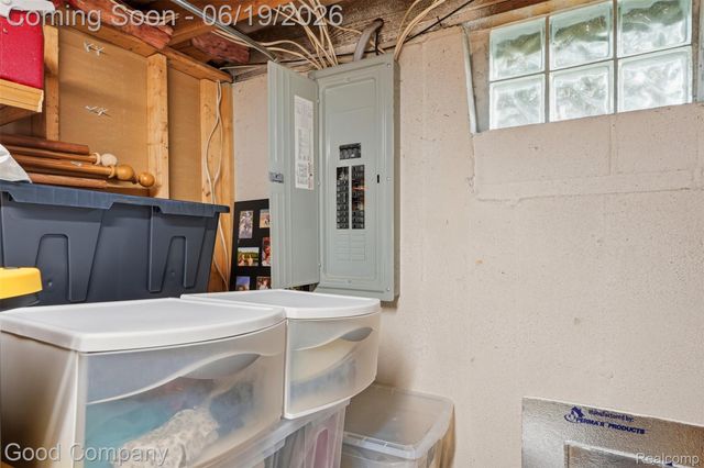 3615 Hazelton Avenue, Rochester Hills, MI 48307