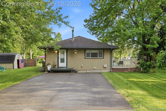 3615 Hazelton Avenue, Rochester Hills, MI 48307