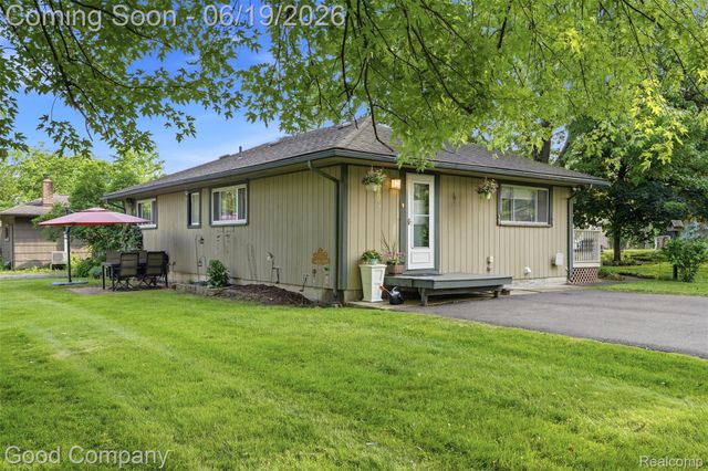 3615 Hazelton Avenue, Rochester Hills, MI 48307