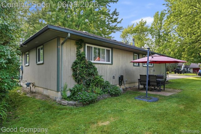 3615 Hazelton Avenue, Rochester Hills, MI 48307
