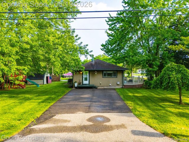3615 Hazelton Avenue, Rochester Hills, MI 48307
