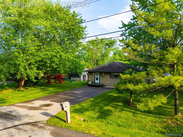 3615 Hazelton Avenue, Rochester Hills, MI 48307