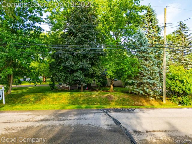3615 Hazelton Avenue, Rochester Hills, MI 48307