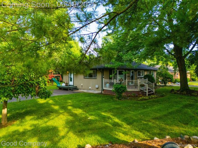 3615 Hazelton Avenue, Rochester Hills, MI 48307