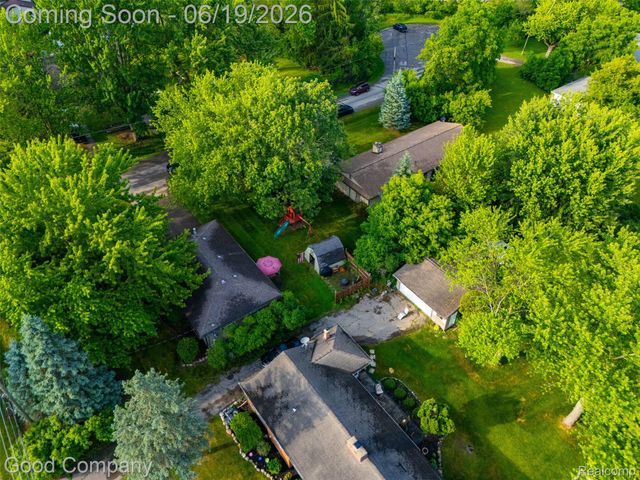 3615 Hazelton Avenue, Rochester Hills, MI 48307