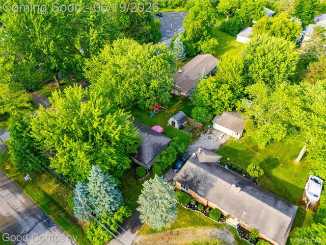 3615 Hazelton Avenue, Rochester Hills, MI 48307