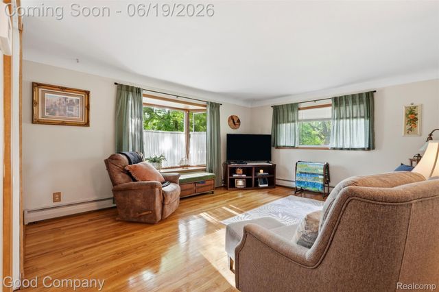 3615 Hazelton Avenue, Rochester Hills, MI 48307