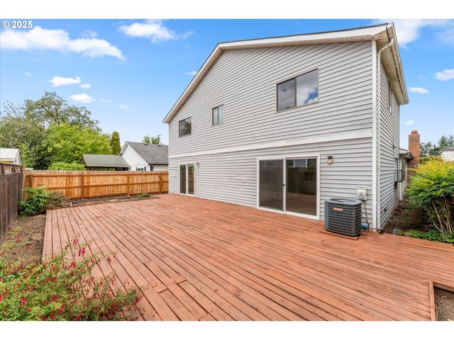 7206 N AMHERST St, Portland, OR 97203