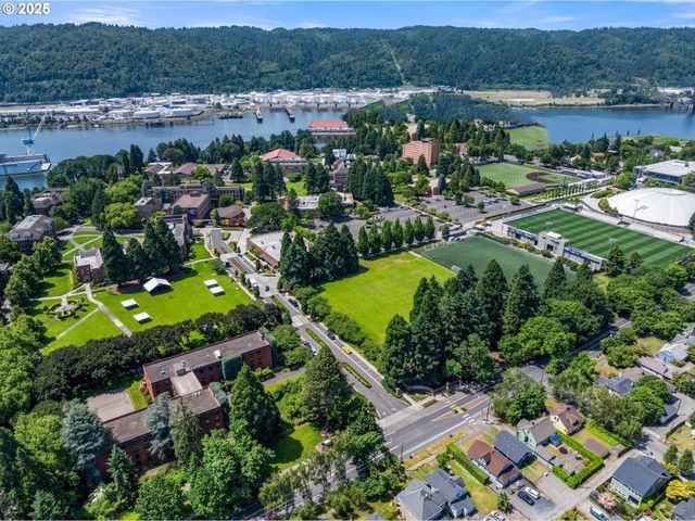 7206 N AMHERST St, Portland, OR 97203