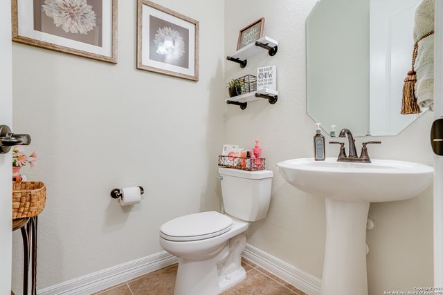 531 LILLY BLF, Castroville, TX 78009