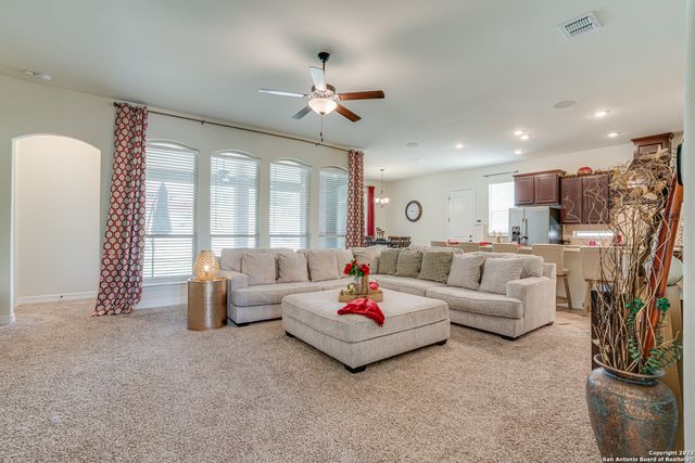 531 LILLY BLF, Castroville, TX 78009