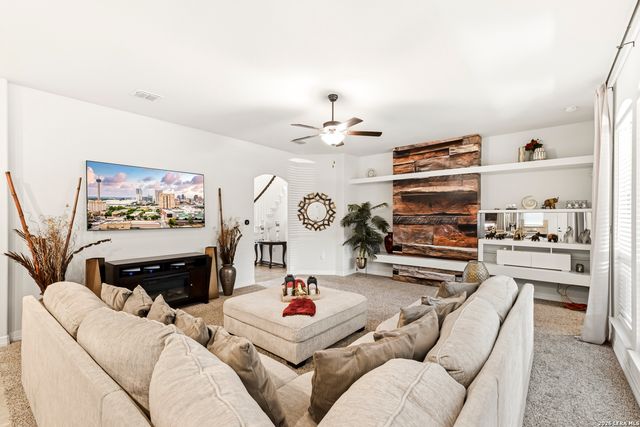 531 LILLY BLF, Castroville, TX 78009